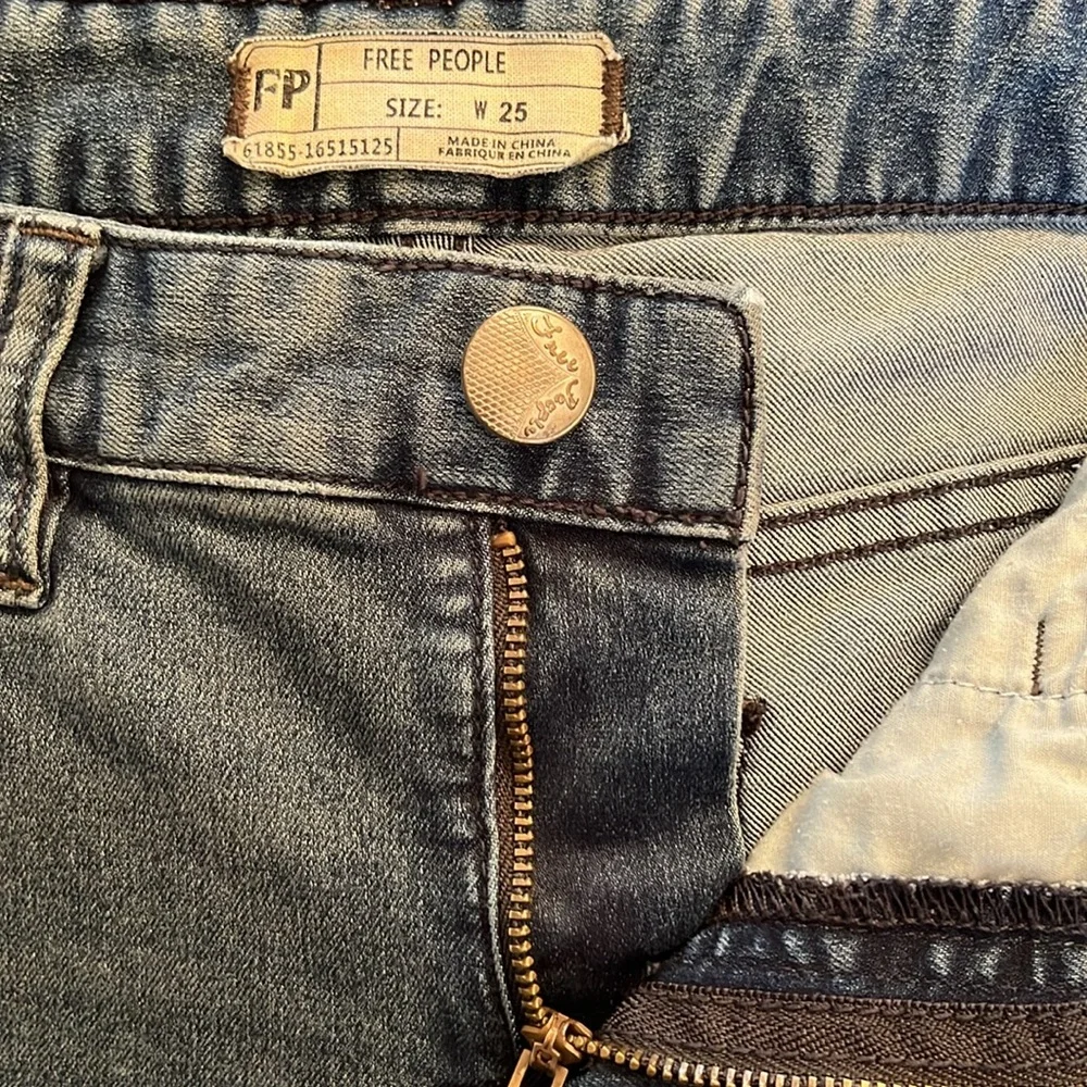 Free People Medium Wash Medium‎ Rise Distressed Skinny Jeans Size 25 Stretch